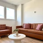 Skyline VII Pool & Coworking By Ele Apartments