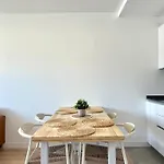 Skyline VII Pool & Coworking By Ele Apartments